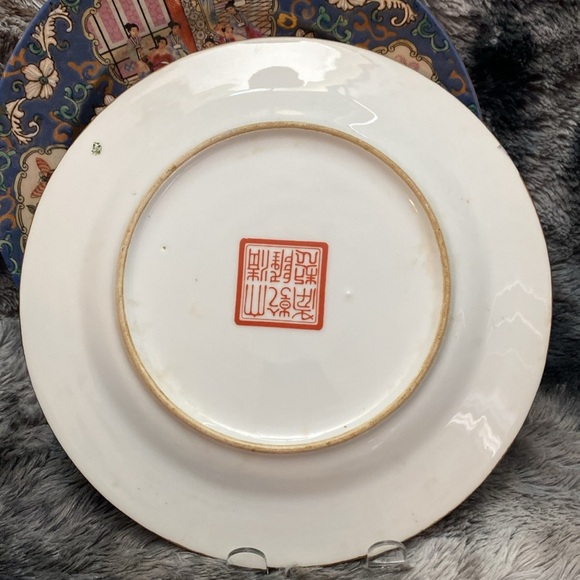 2 Chinese Vintage Rose Medallion
Enamel Porcelain Plates 10” - Picture 9 of 16